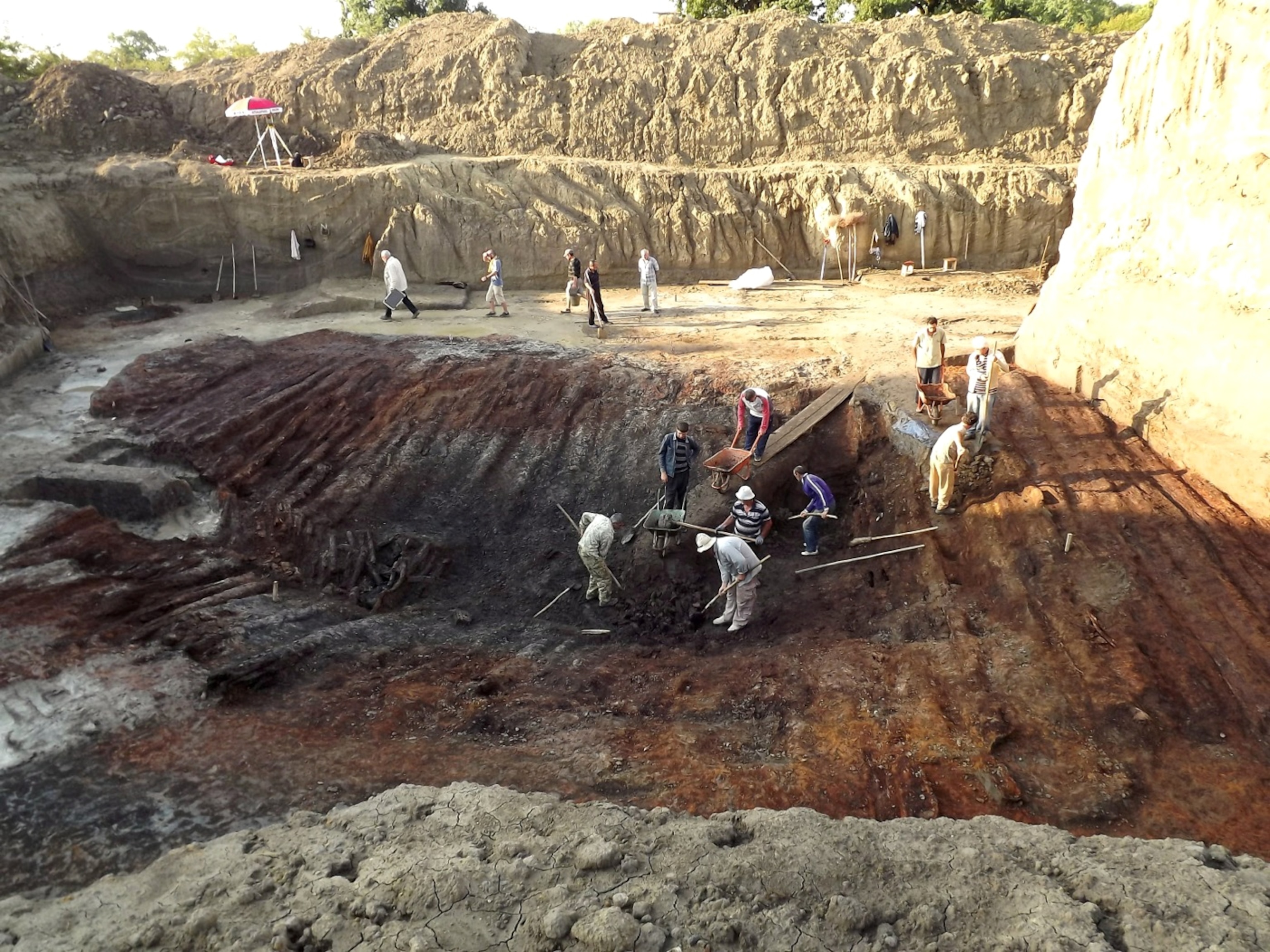 “Archaeologists digging through a 35-foot burial mound in the Republic of Georgia. Deep inside: 4,000-year-old wagons and a jumble of dead.” Salopek saw the Bronze Age site in 2015. He wrote about an ancient  mummification practice in “Honey I’m Dead.”
